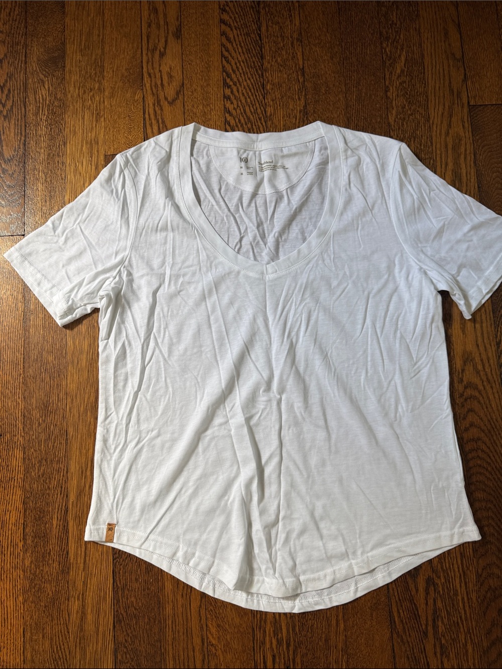 Tentree Scoop V Tee, NWOT, Medium, White